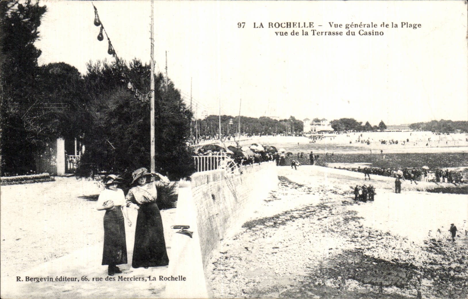 LA ROCHELLE — Vue générale de la Plage vue de la Terrasse du Casino — R. Bergevin éditeur, 66, rue des Merciers, La Rochelle