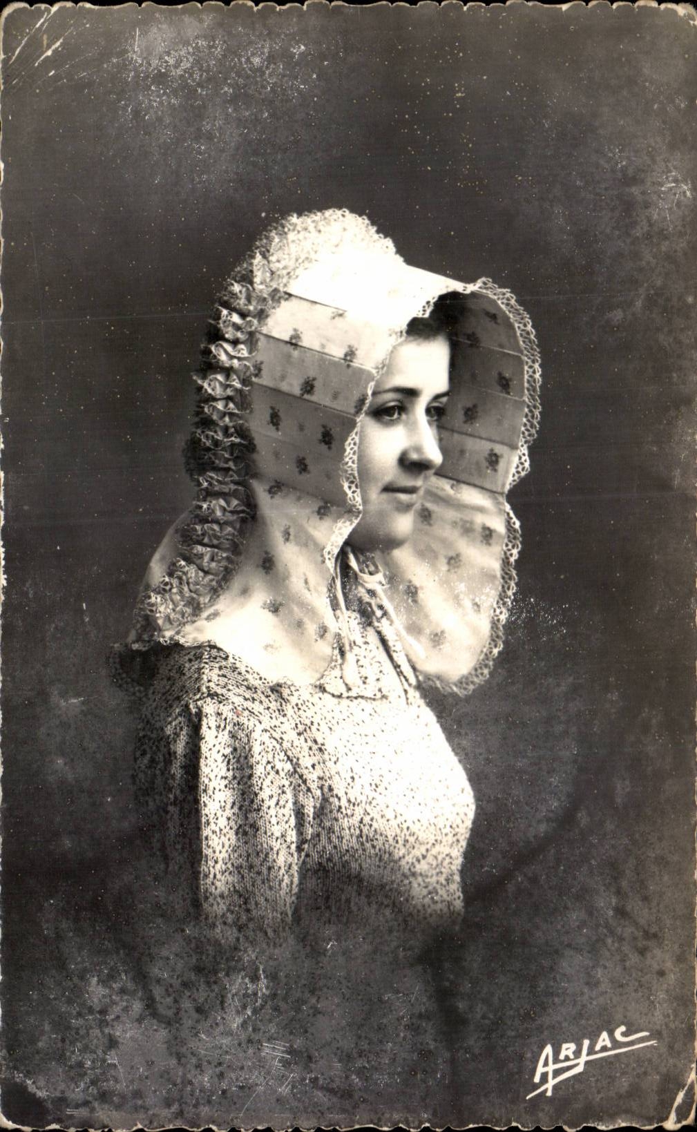 Folklore - Costumes - Coiffe Oleronaise Kissnot - CPA 