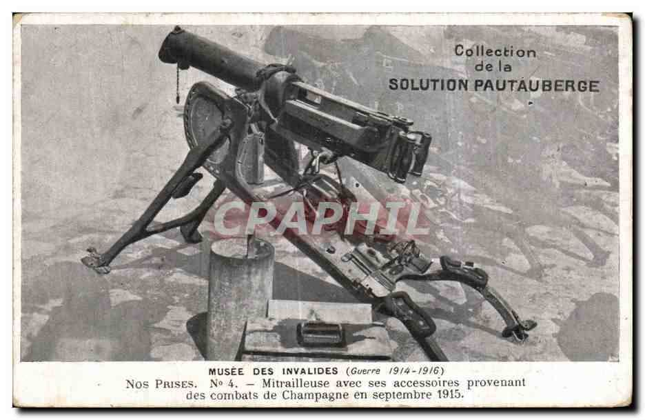 CPA Militaria Paris musee des Invalides Mitrailleuse avec ses accessoires provenant des combats de Champagne 