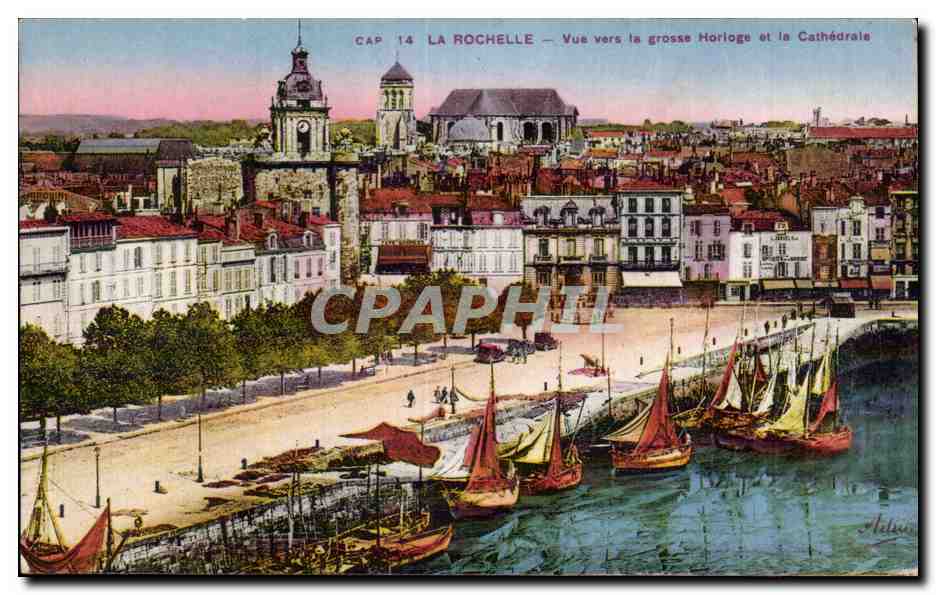 La Rochelle - Vue vers la Grosse Horloge et la Cathedrale - CPA