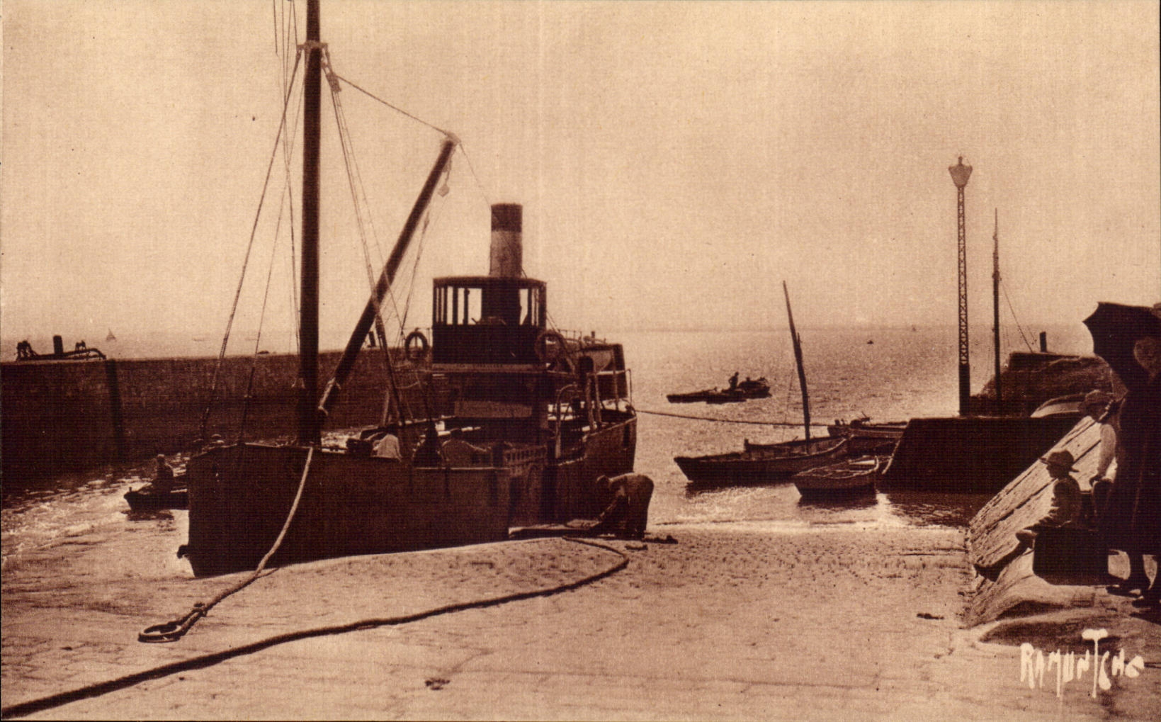 Ile d Oleron - Quai du Chateau Bateau - CPA