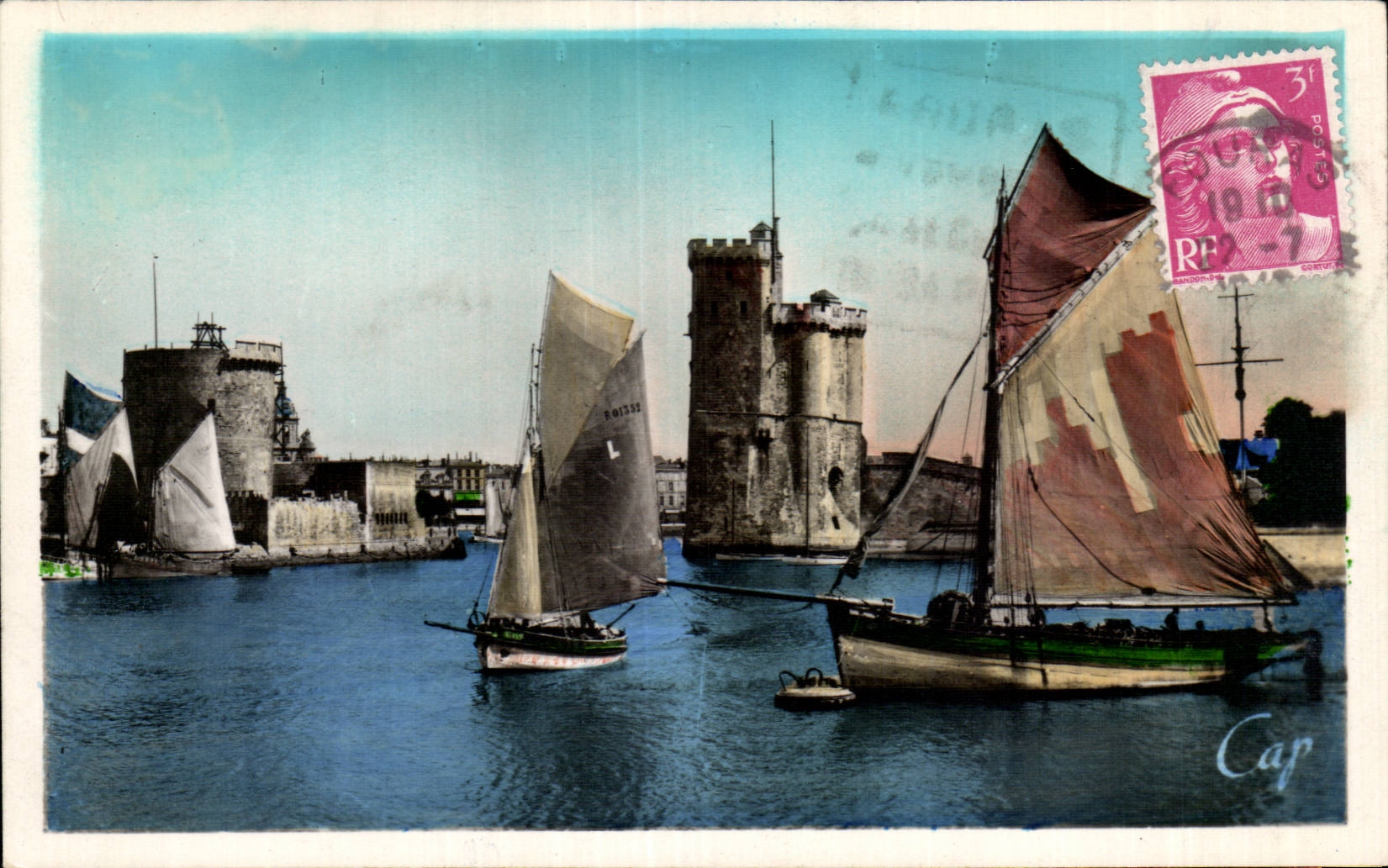 La Rochelle - L'avant-port — vue des bateaux et des tours — éditeur G.A.P. n°9