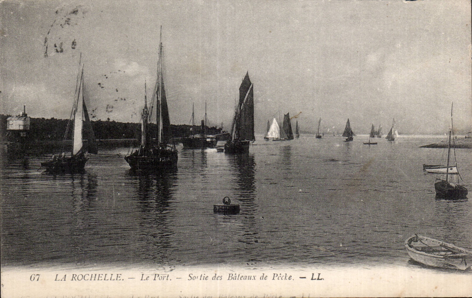 La Rochelle - Le Port - Sortie des Bateaux de Peche - CPA