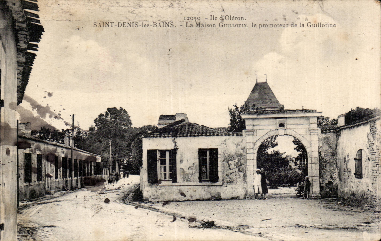 CPA Saint Denis les Bains La maison Guillotin le promoteur de la Guillotine