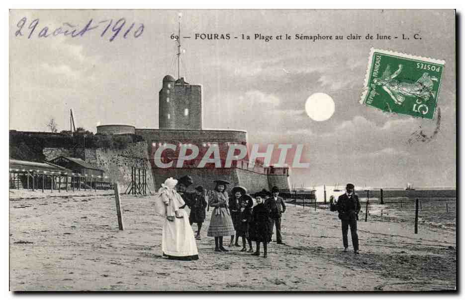 CPA Fouras La plage et le semaphore au clair de lune Enfants