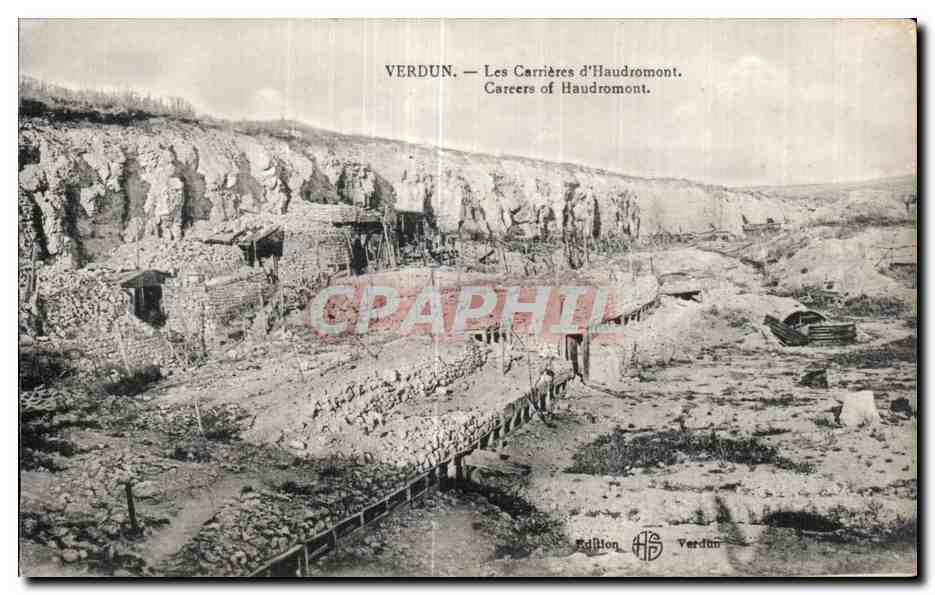 CPA Militaria Guerre 1914 Verdun Les carrieres d Haudromont 