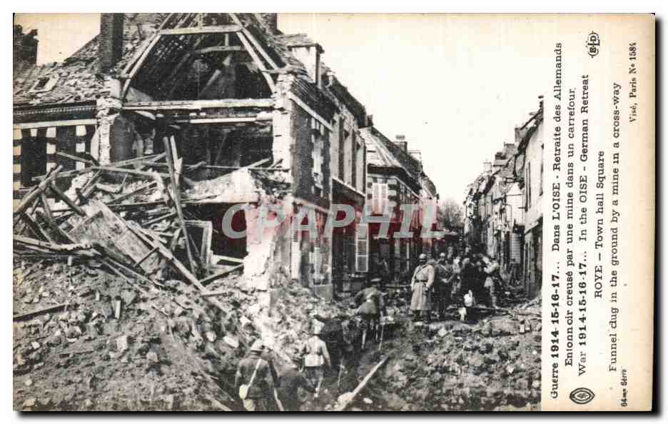 CPA Militaria Guerre 1914 Dans L oise Retraite des allemands Entonnoir creuse dans une mine dans un carrefour 
