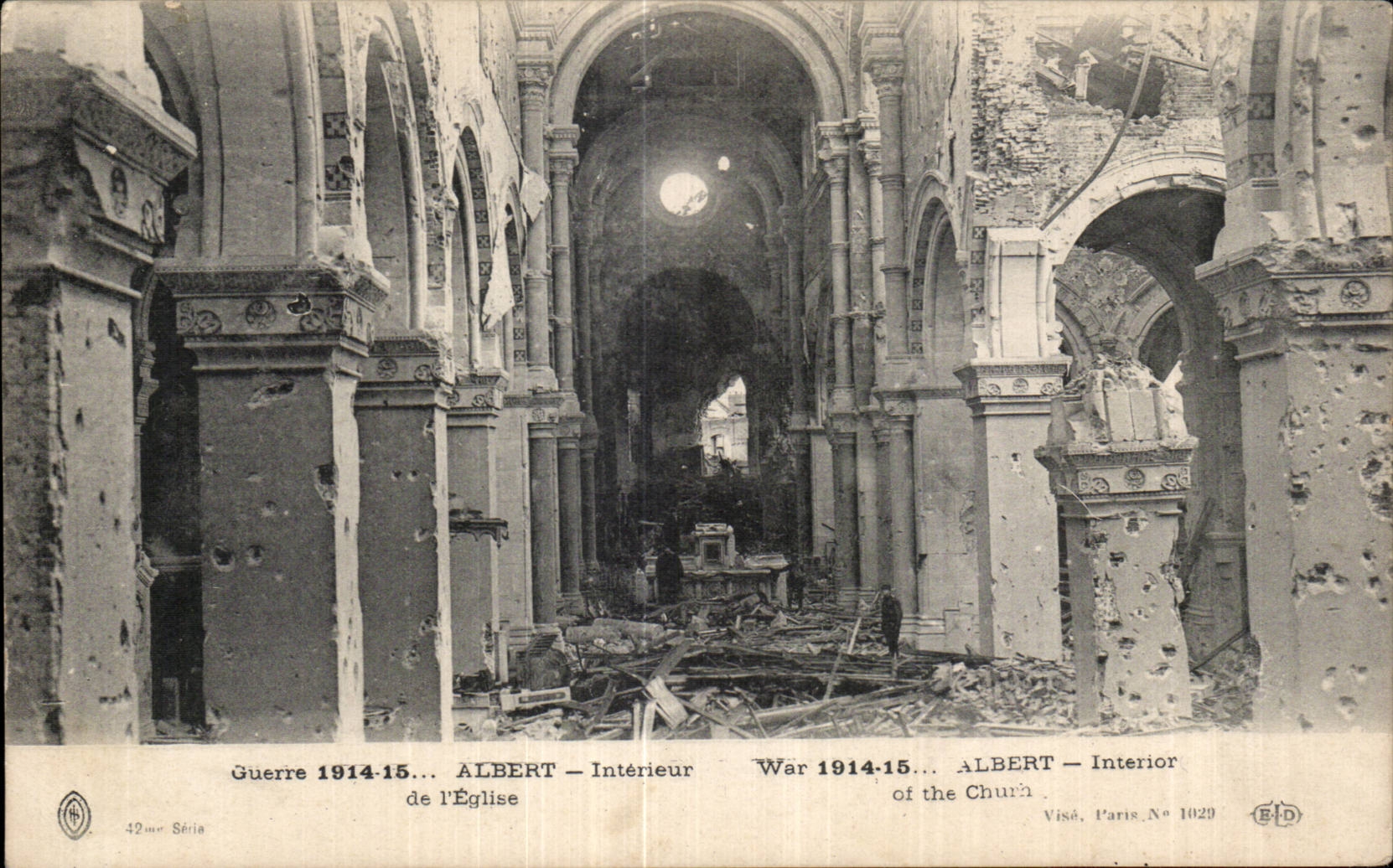 CPA Militaria Albert Interieur de l eglise