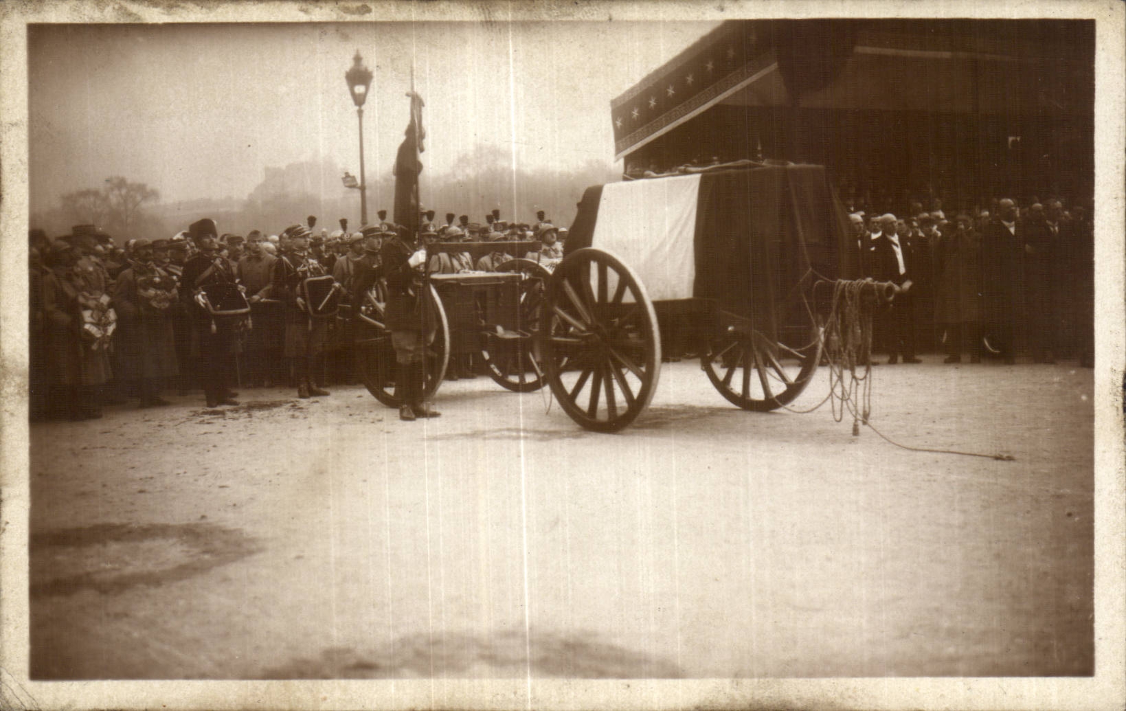 CPA Militaria Funerailles du marechal Foch 26 mars 1929 Aux Invalides pendant le discours de Poincare