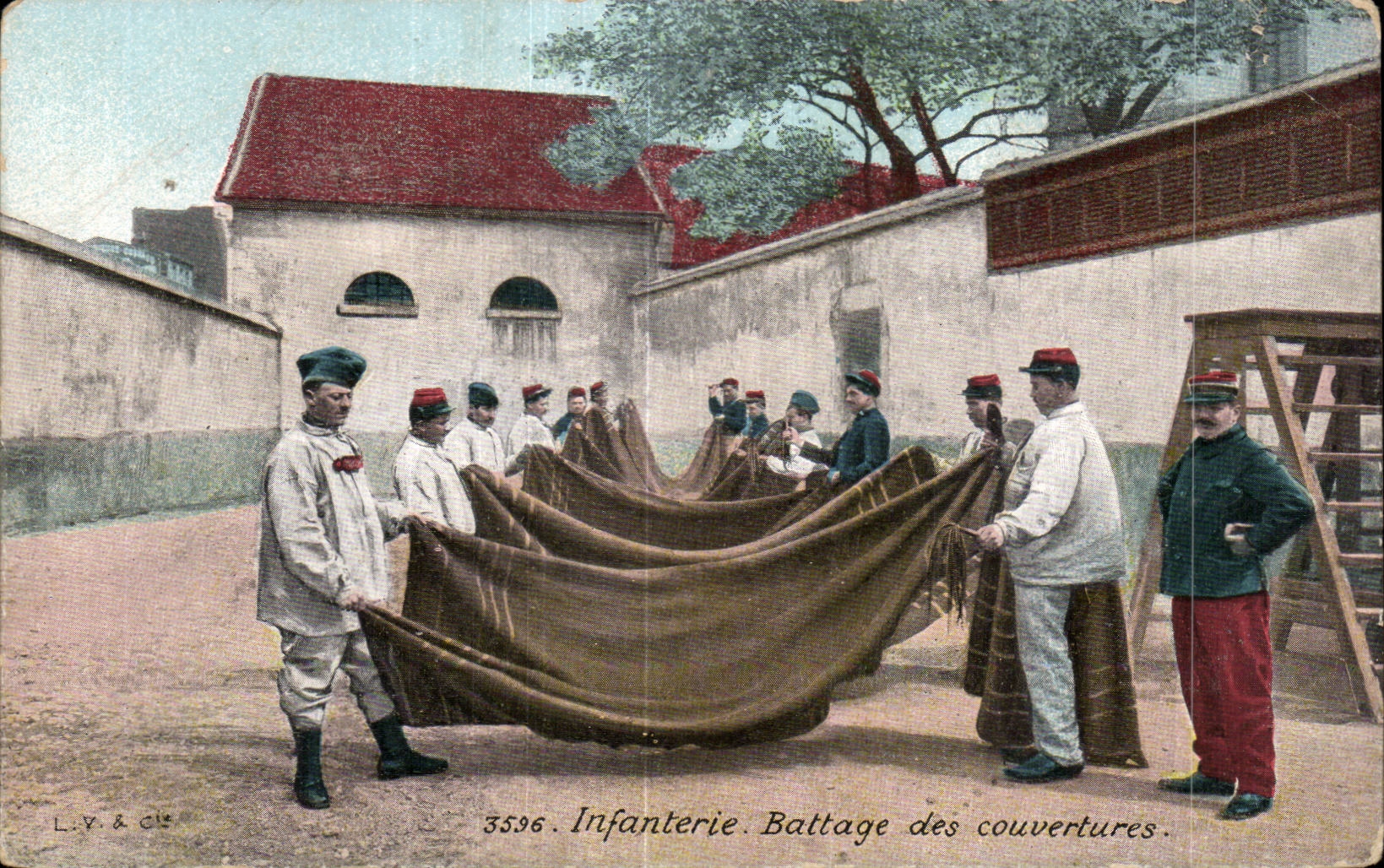 CPA Militaria Guerre de 1914 Infanterie Battage des couvertures