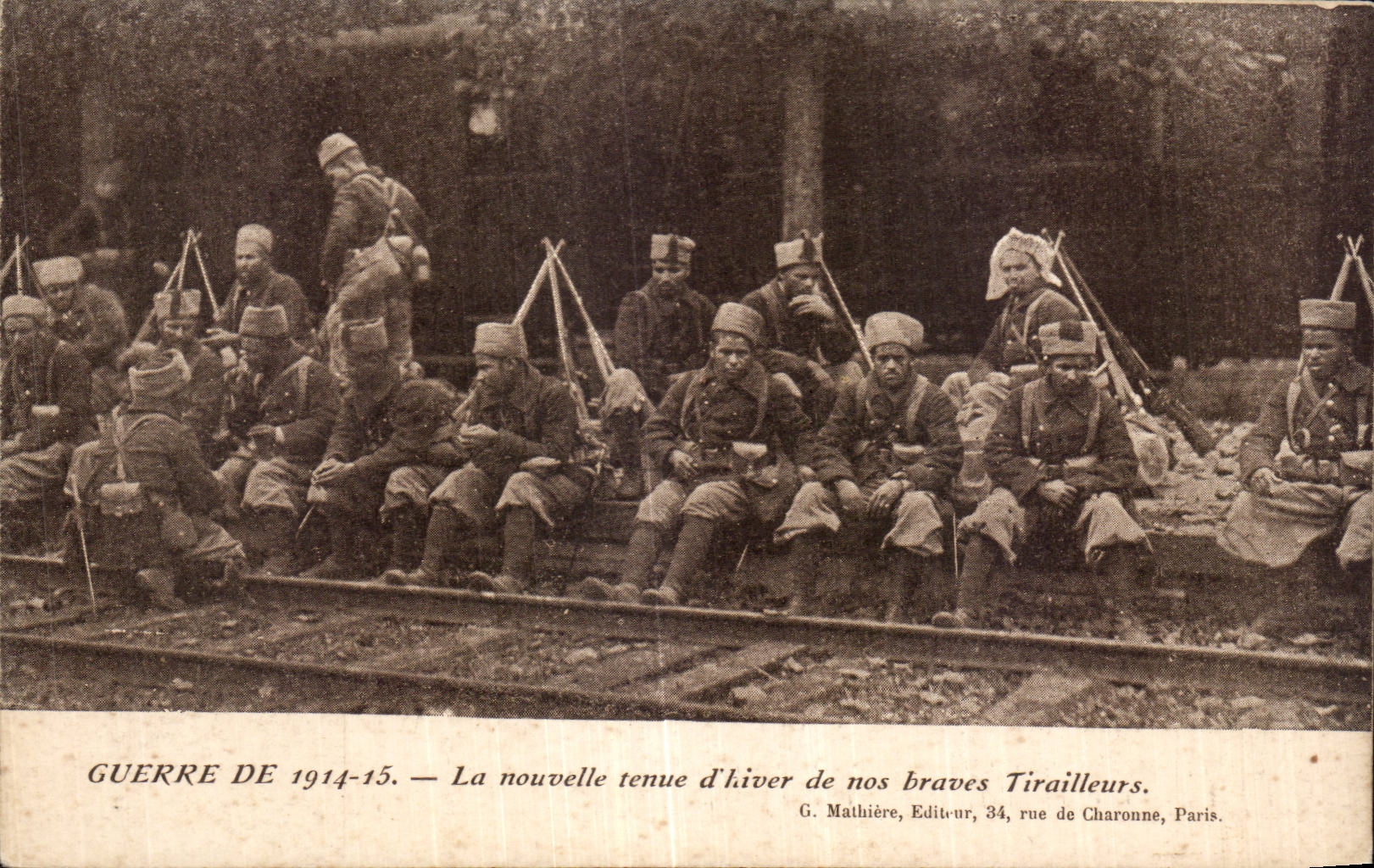 CPA Militaria Guerre de 1914 La nouvelle tenue d hiverde nos braves tirailleurs 