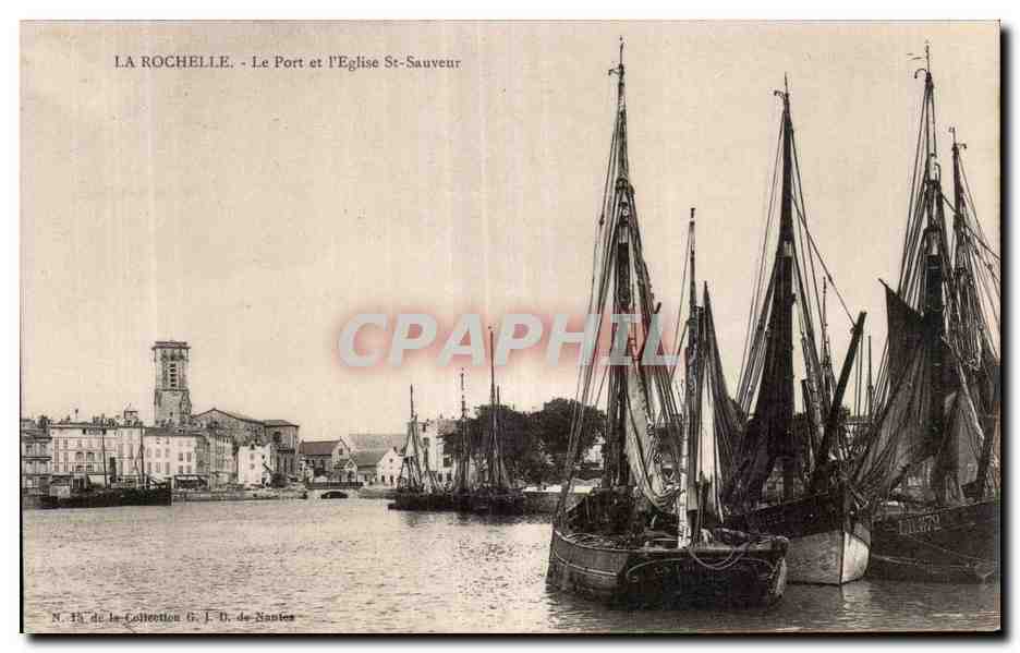 CPA La Rochelle Le port et l eglise St Sauveur Bateaux