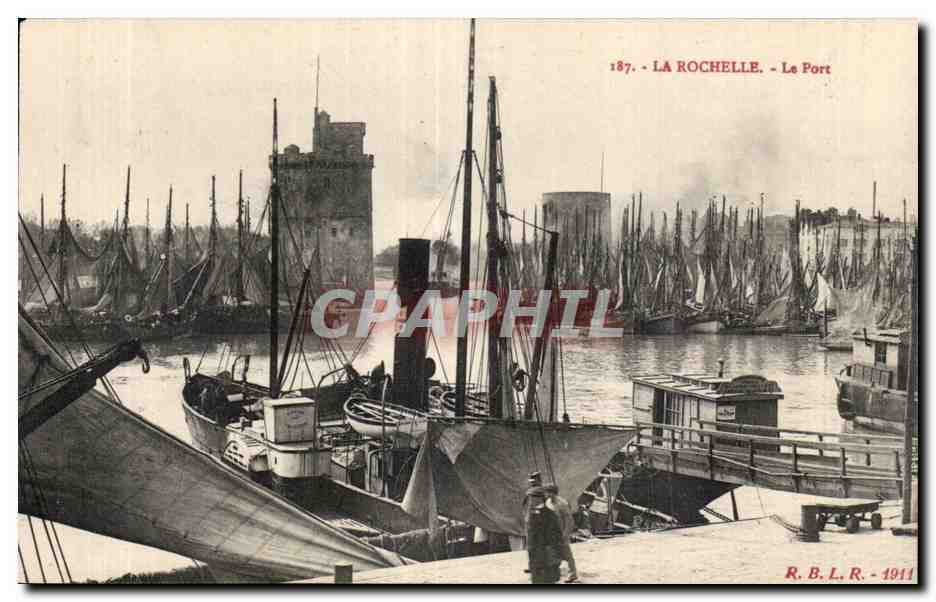 CPA La Rochelle Le port Bateaux