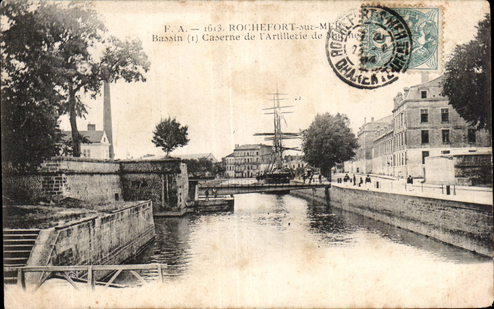 CPA Rochefort sur mer Bassin Caserne de l artillerie de marine