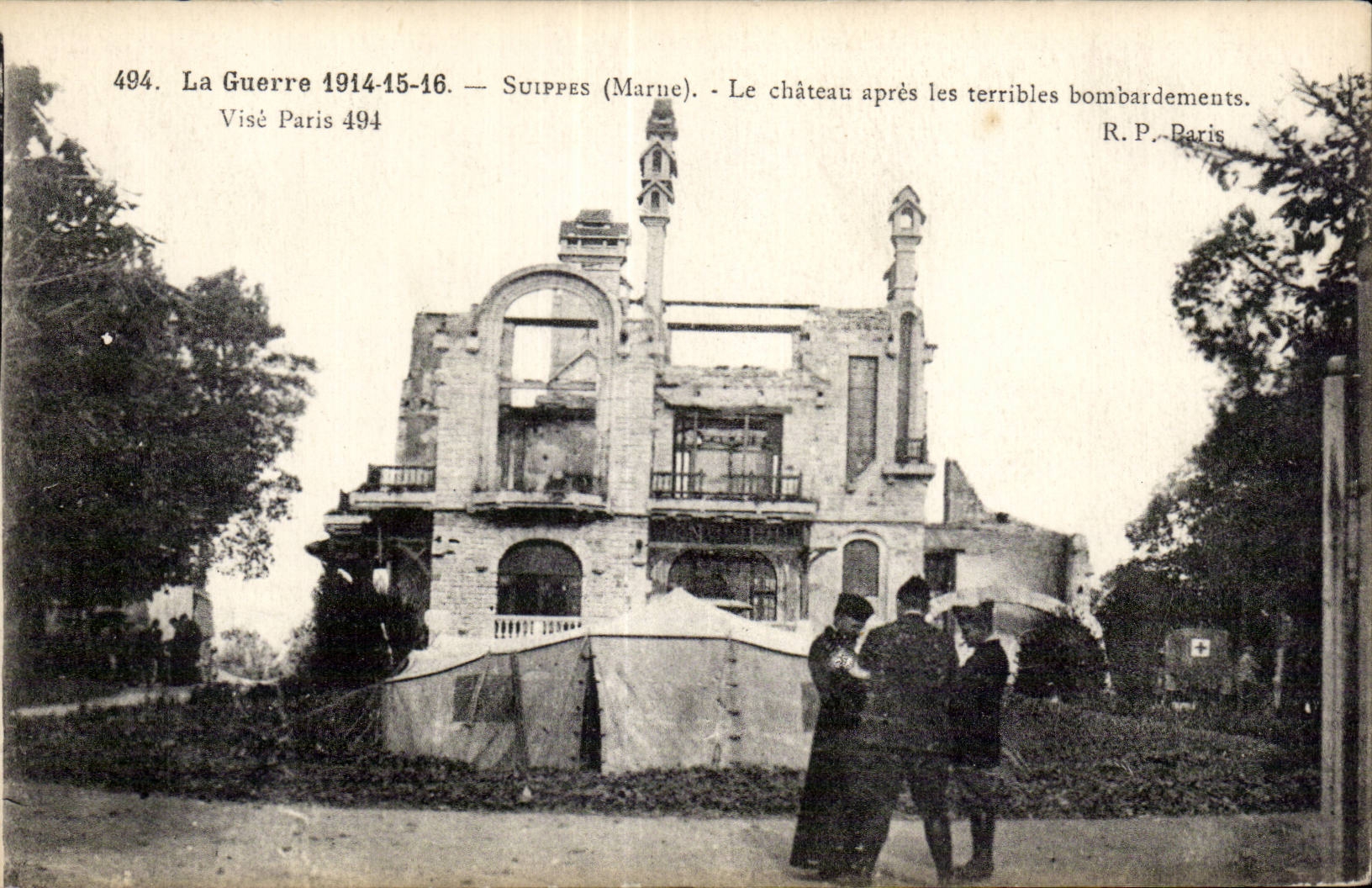 CPA Militaria la guerre 1914 Suippes le chateau apres les terribles bombardements 