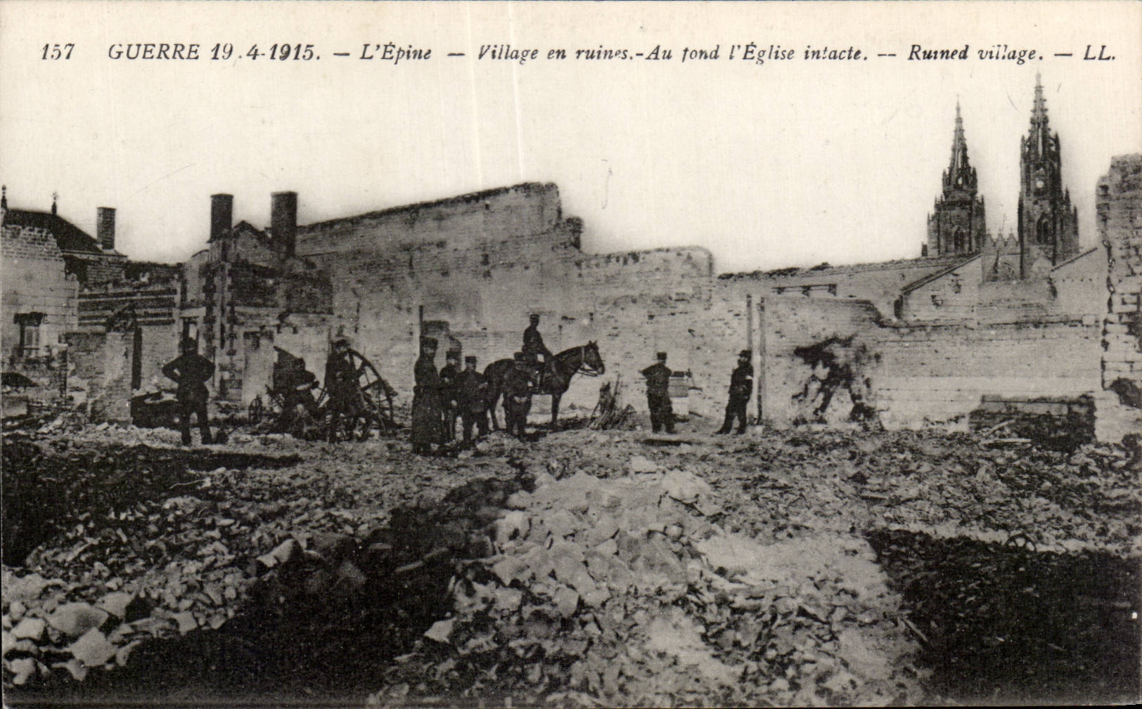 CPA Militaria la guerre 1914 L Epine Village en ruines
