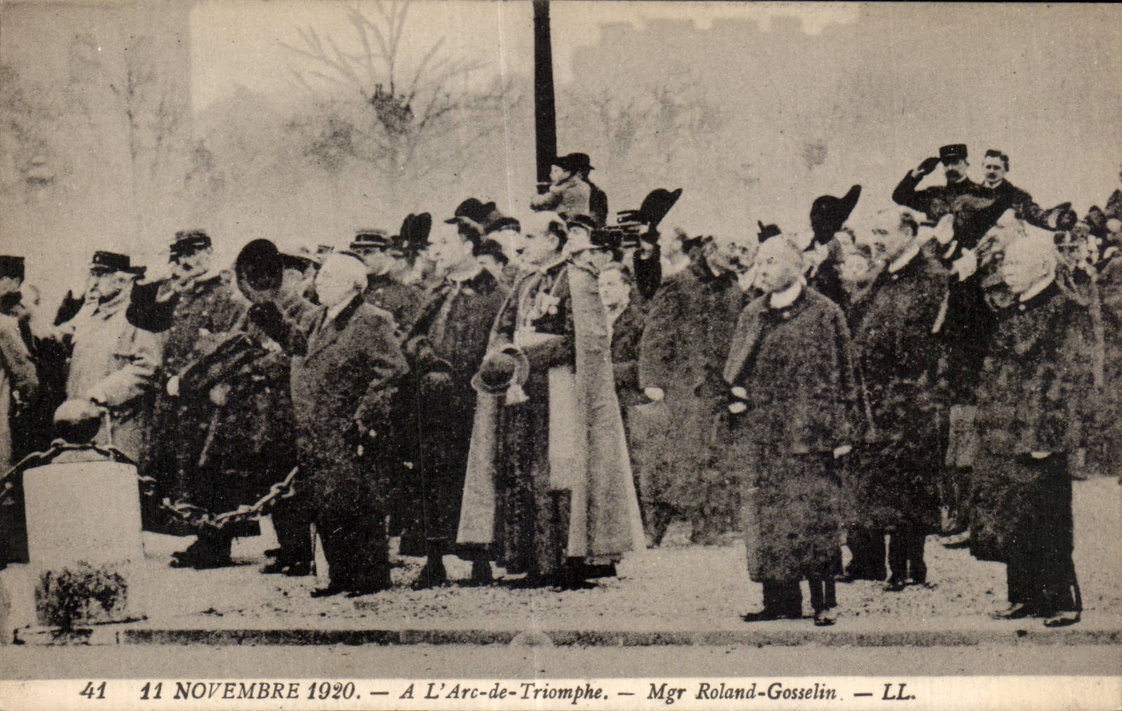 CPA Militaria 11 novembre 1920 A l arc de triomphe Mgr Roland Gosselin 