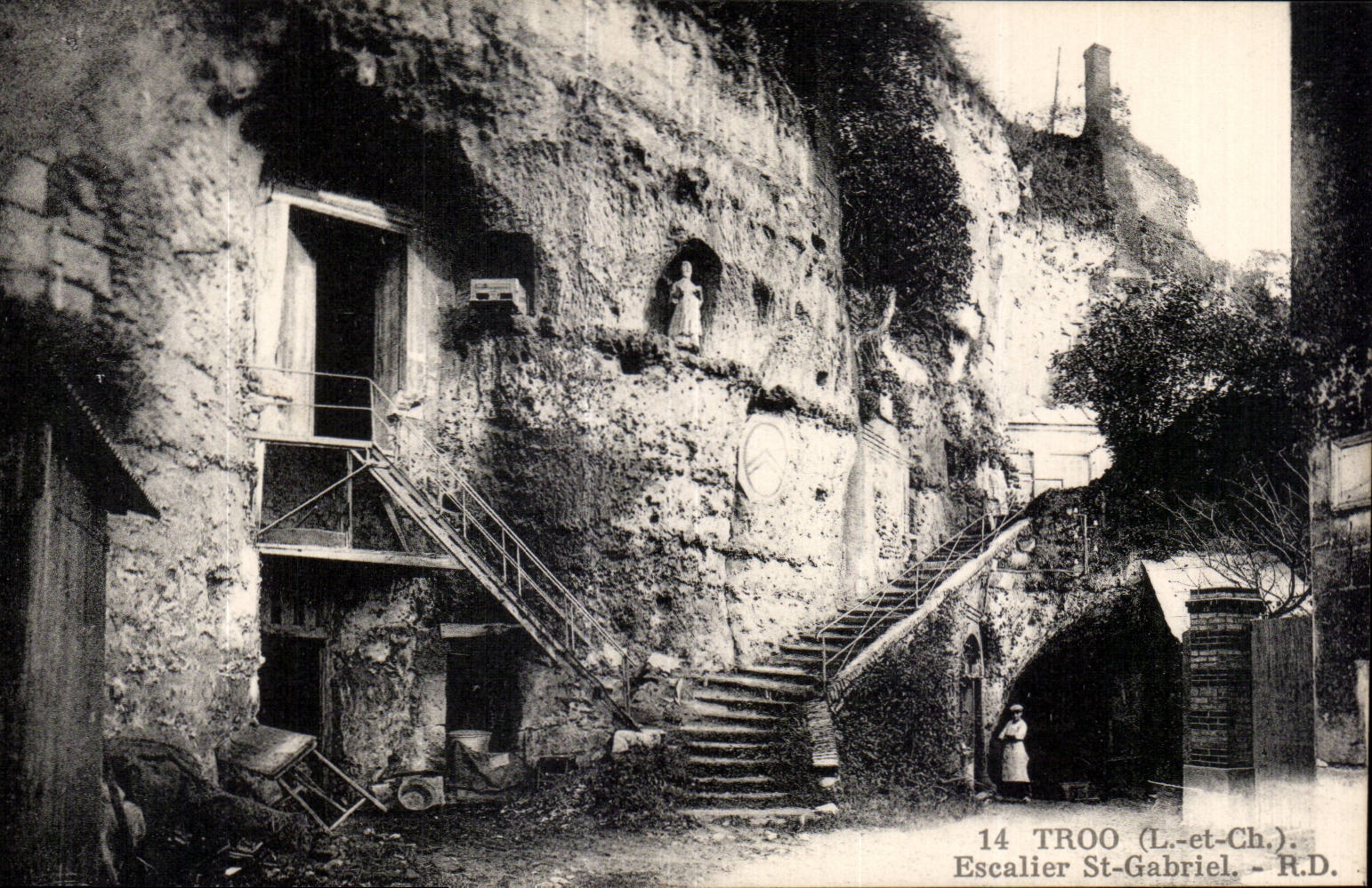 CPA Troo Habitations troglodytes Escalier St Gabriel