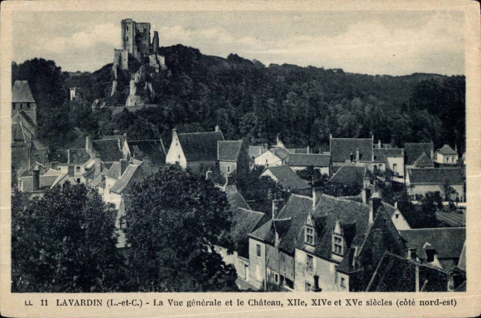 CPA Lavardin La vue generale et le chateau 