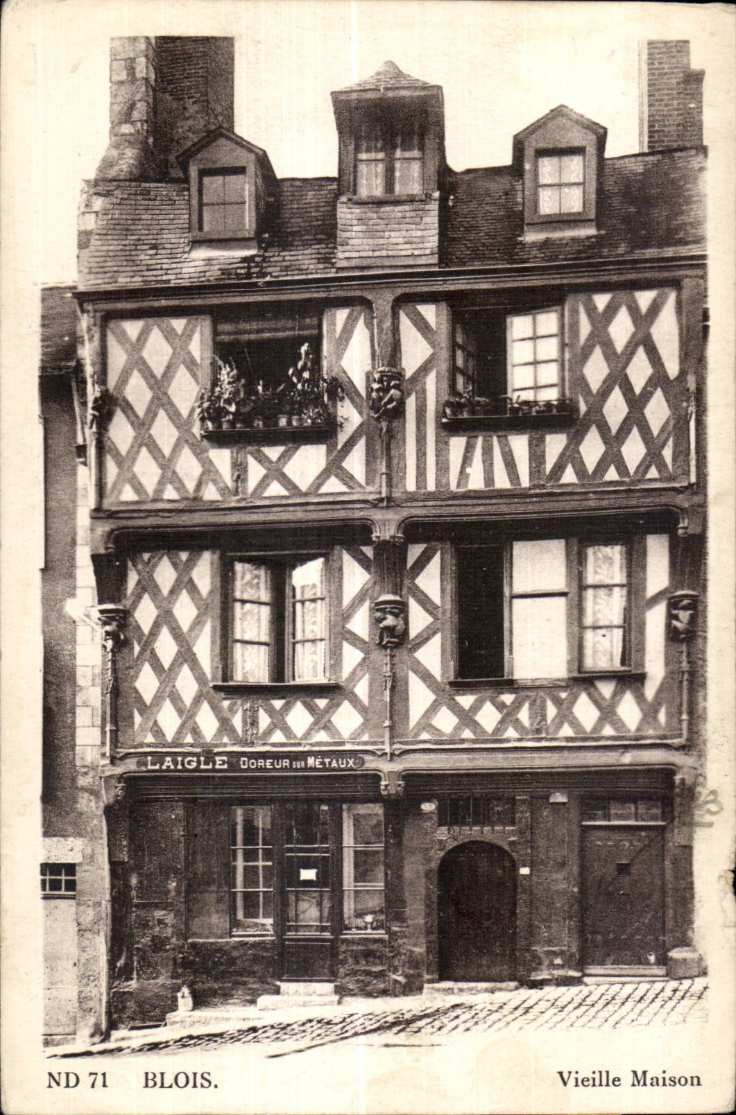 CPA Blois Laigle Doreur sur metaux 