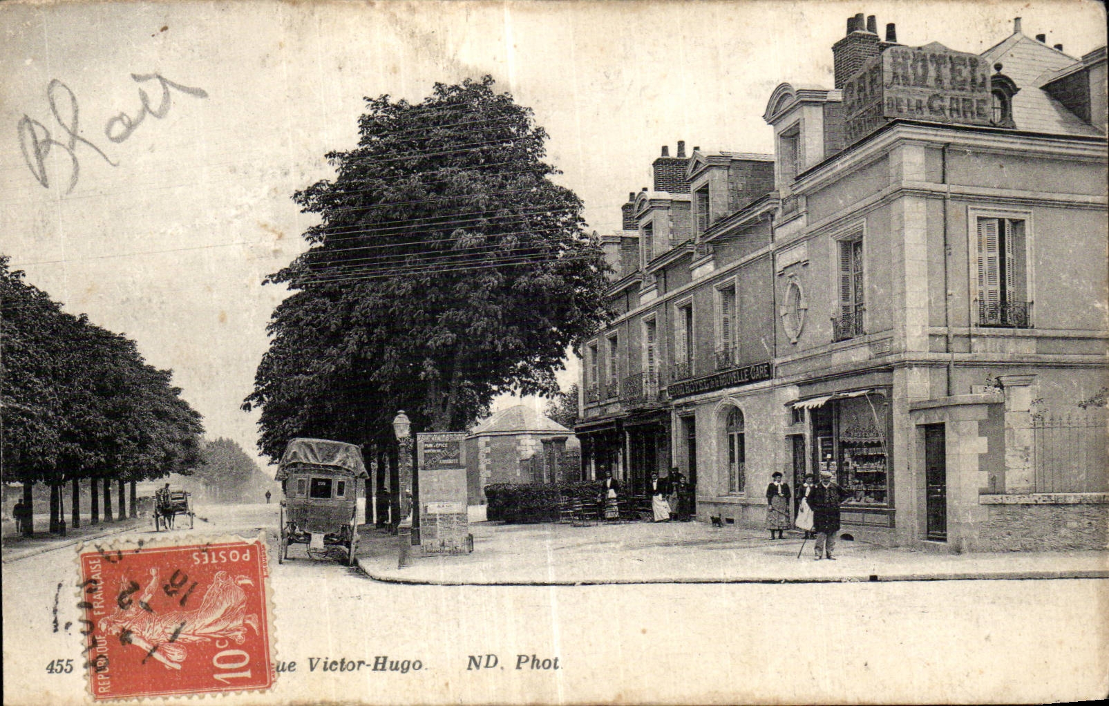 CPA Blois rue Victor Hugo Caleche Hotel de la gare