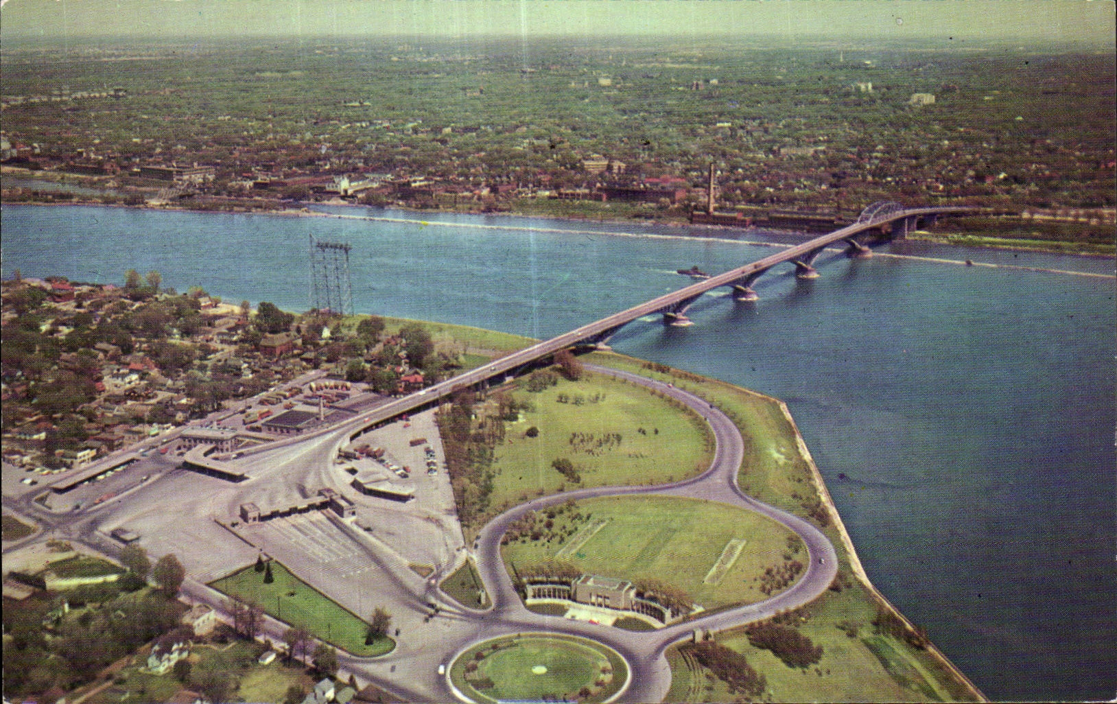 CPSM Etats Unis Aerial viex of the world famed peace bridge Buffalo NY