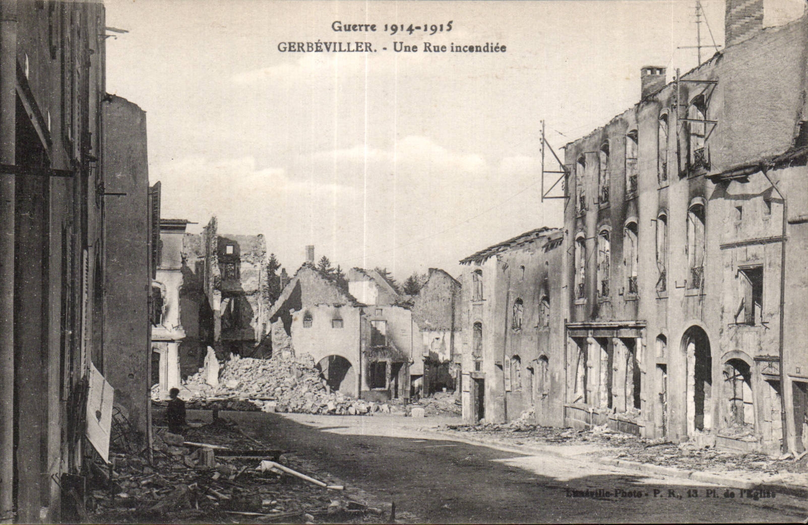 CPA Militaria Gerbeviller Une rue incendiee