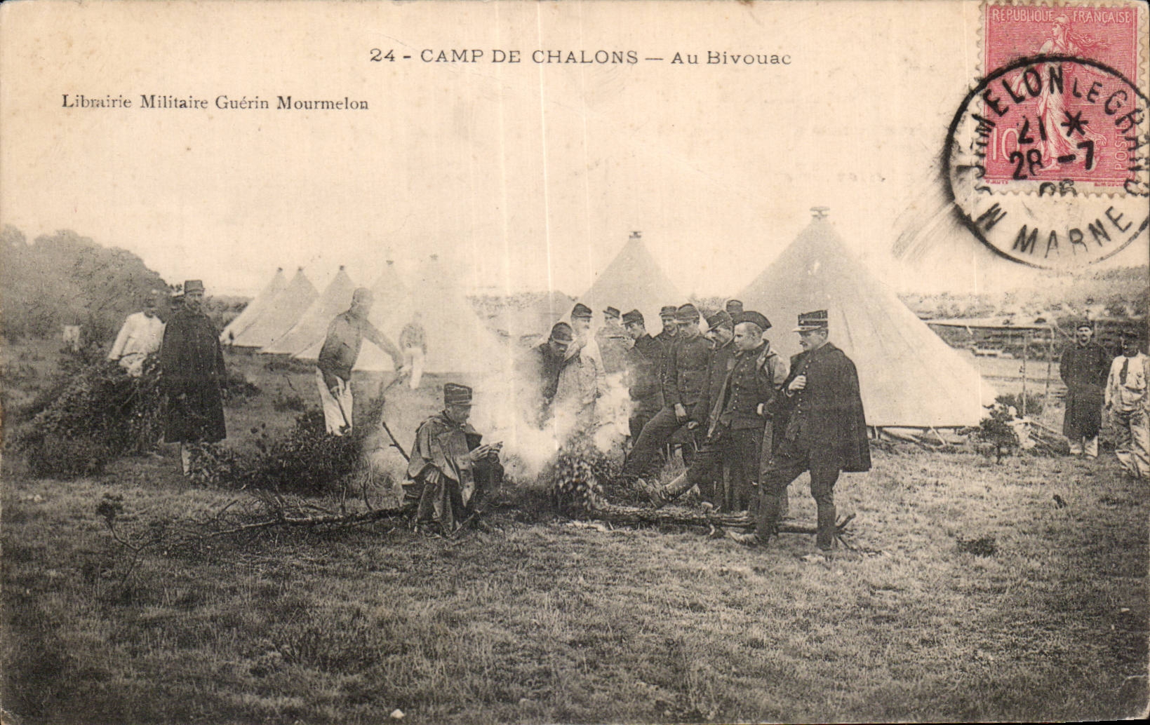 CPA Militaria Camp de Chalons Au bivouac