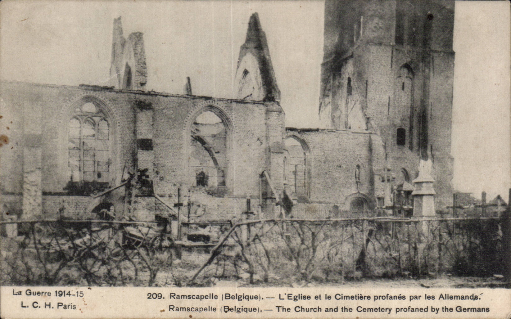 CPA Militaria Ramscapelle Belgique l eglise et le cimetiere profanes par les allemands