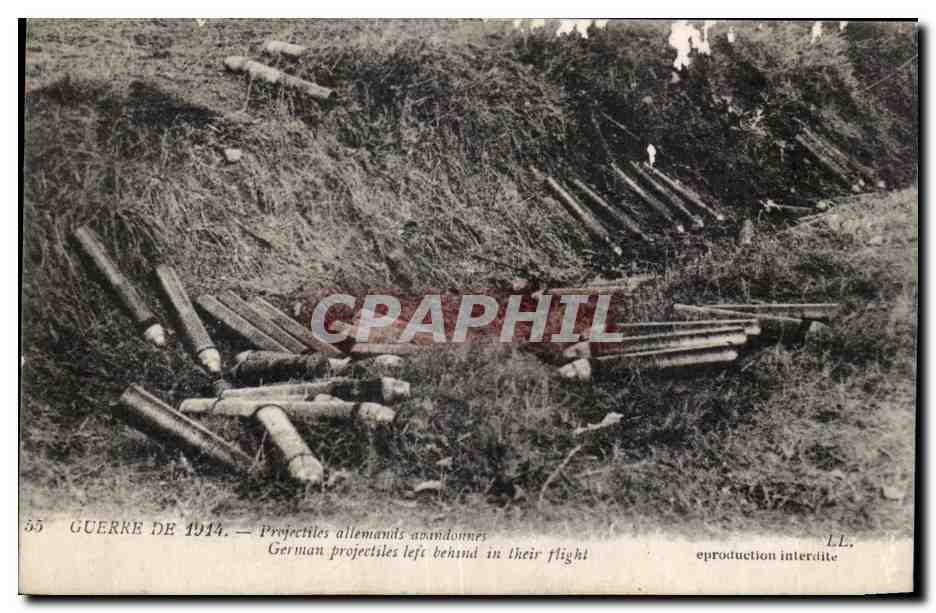 CPA Militaria Guerre de 1914 1918 Projectiles allemands abandonnes