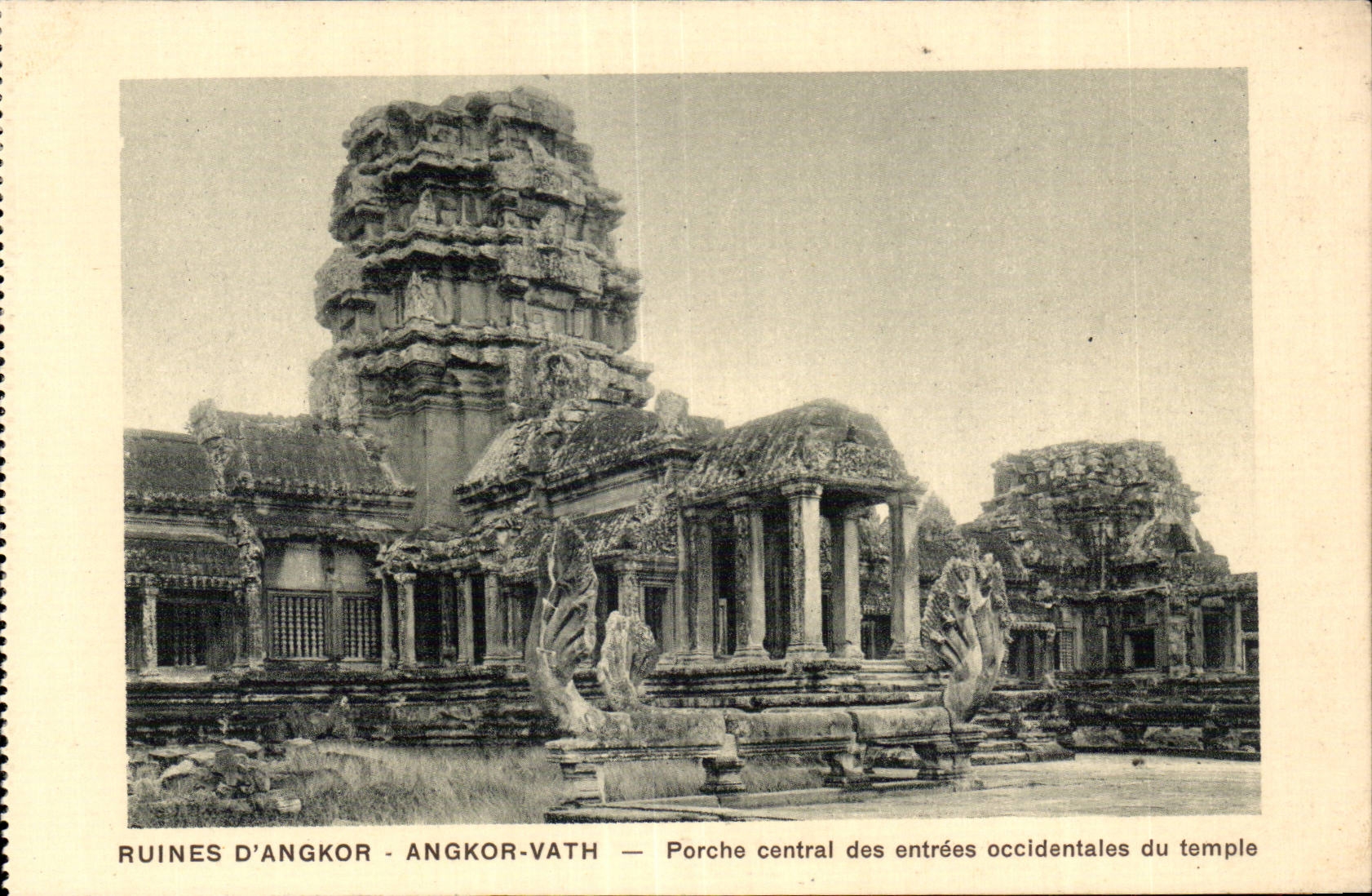 Ruines d'Angkor - Angkor-Vath — Porche central des entrées occidentales du temple