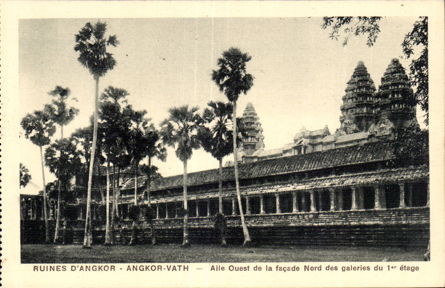 Ruines d'Angkor - Angkor-Vath — Aile Ouest de la façade Nord des galeries du 1er étage
