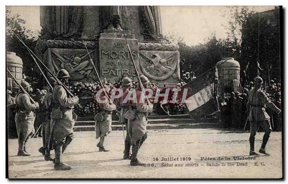 CPA Militaria Fetes de la victoire 14 juillet 1919 Salut aux morts 
