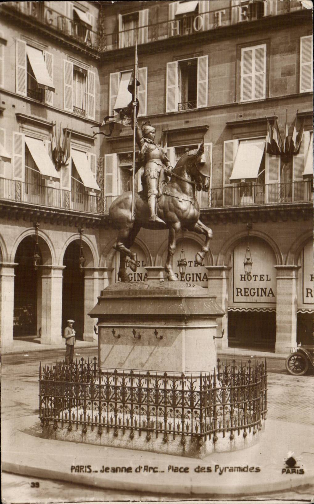 CPA Paris Jeanne d arc Place des Pyramides