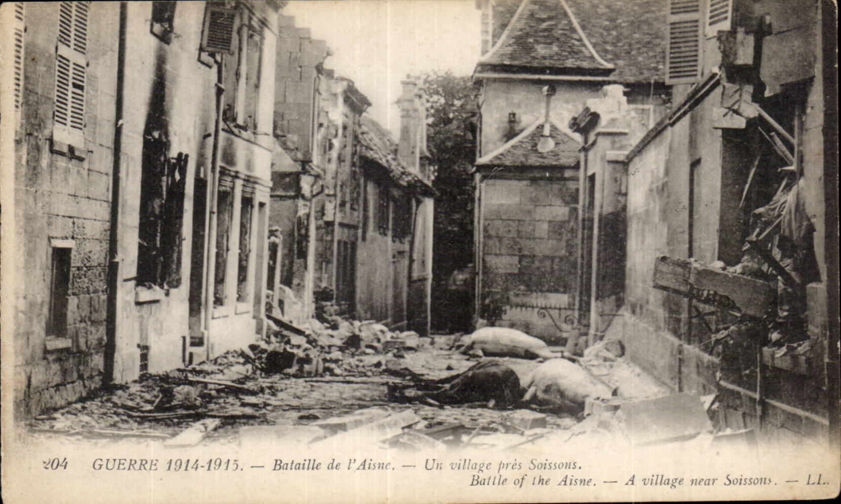 CPA Militaria Bataille de l Aisne Un village pres Soissons 