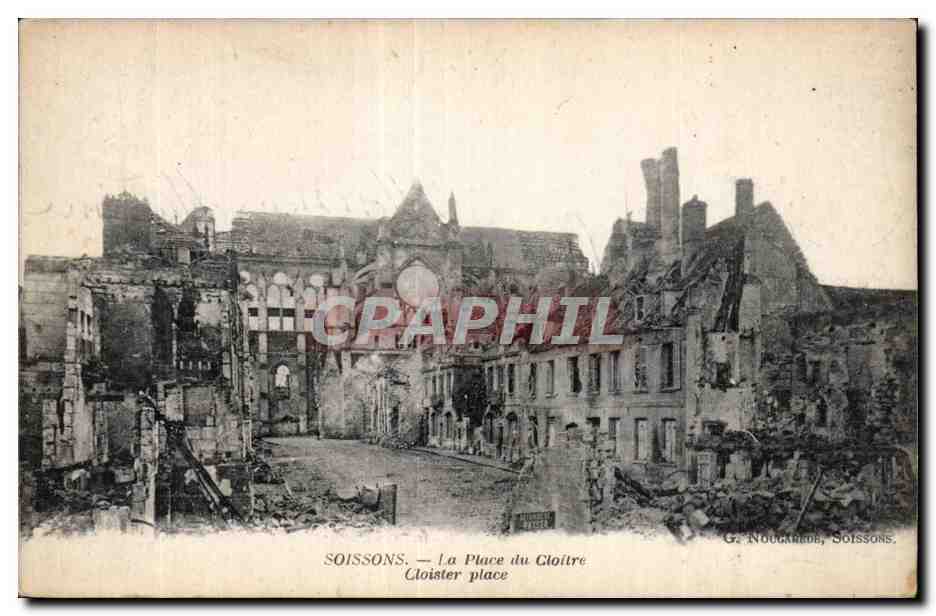 CPA Militaria Soissons la place du cloitre 