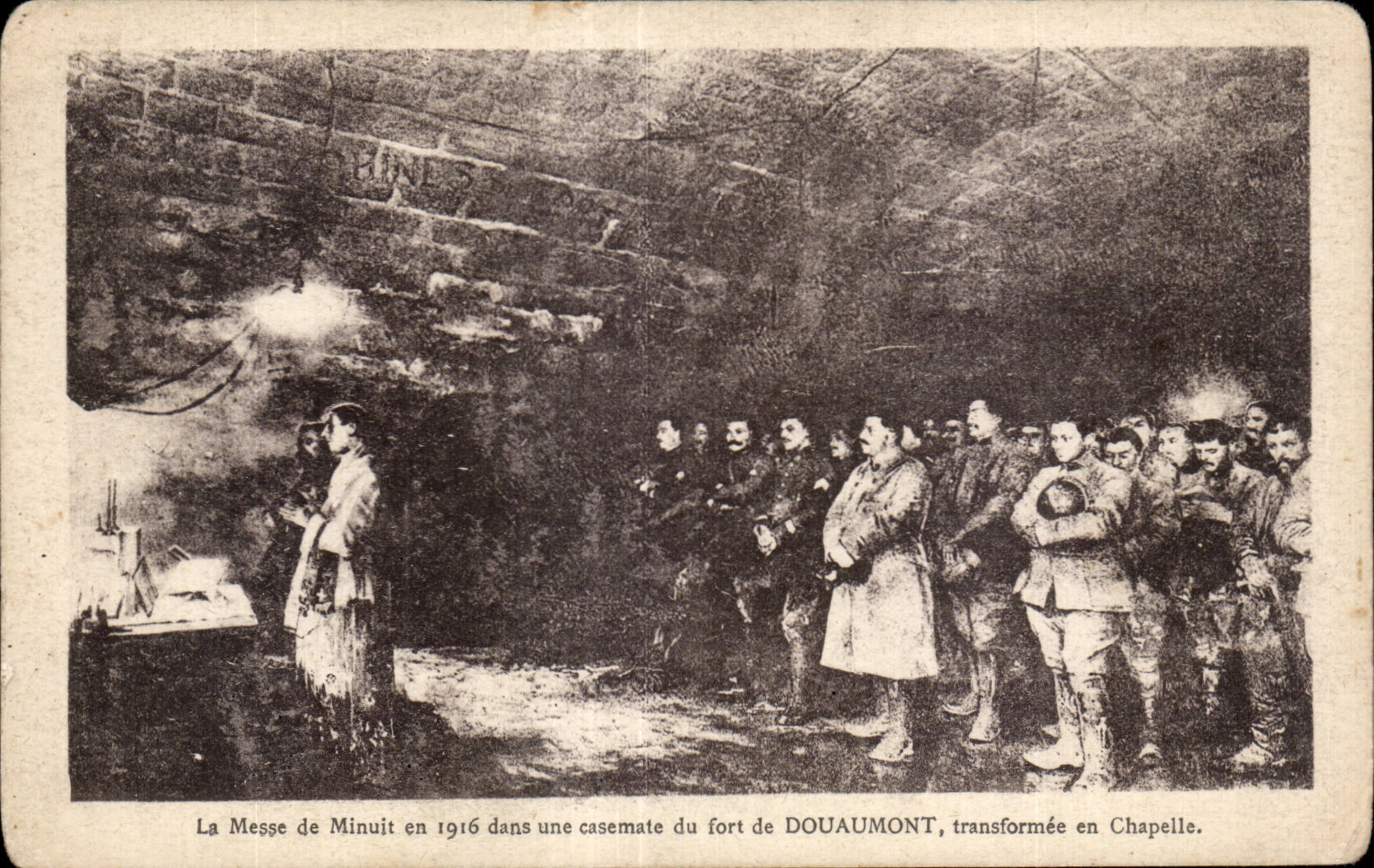 La Messe de Minuit en 1916 dans une casemate du fort de DOUAUMONT, transformée en Chapelle — Édition Verdun
