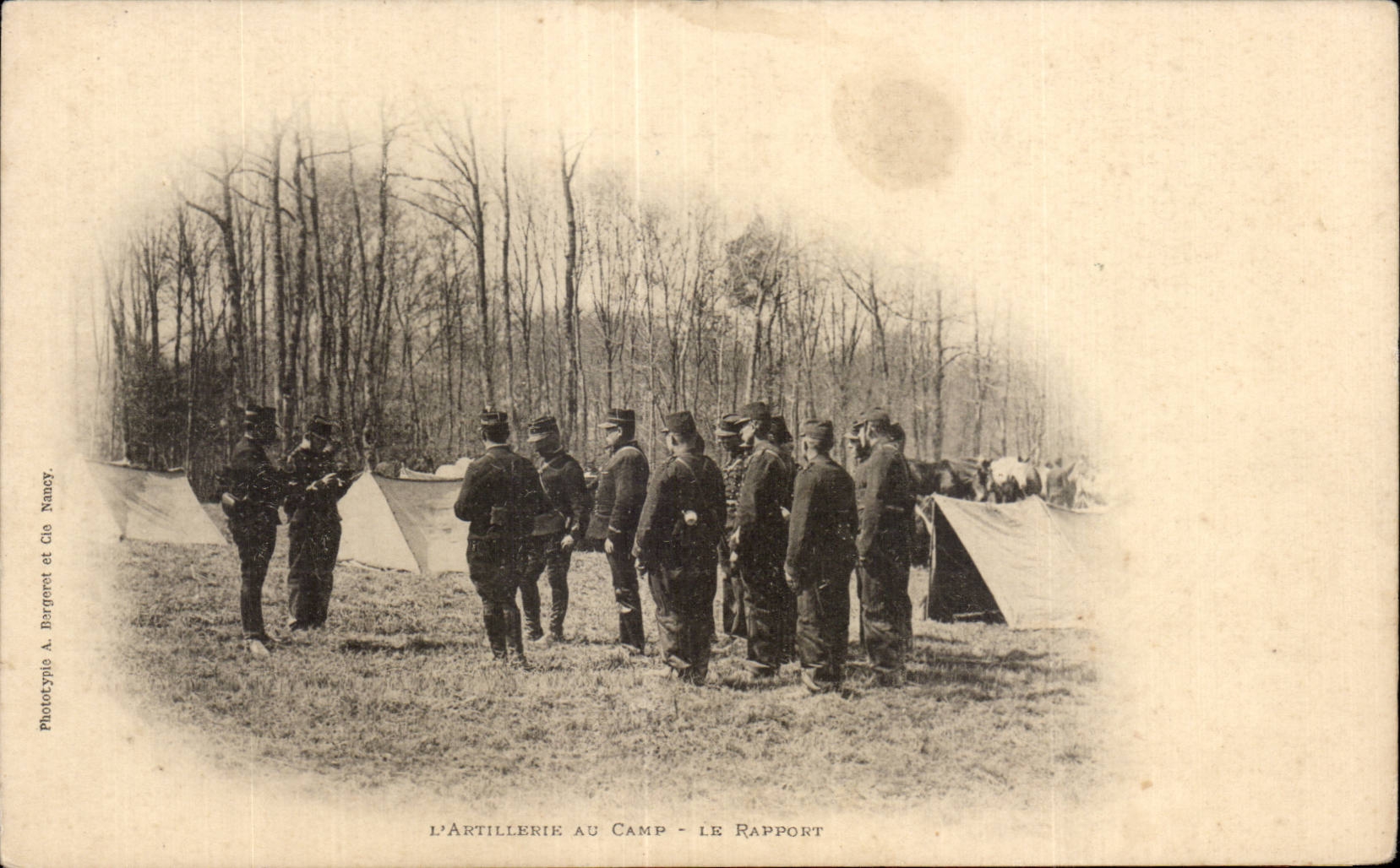 CPA Militaria L artillerie au camp Le rapport