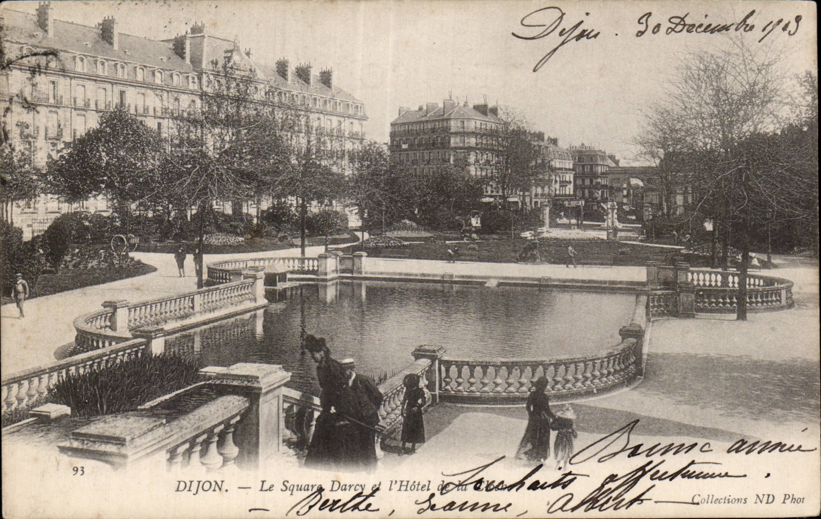 CPA Dijon le square et l hotel de la cloche 