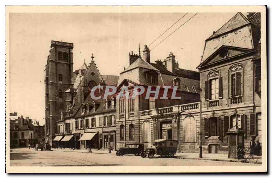 CPA Dijon Place Bossuet et eglise Saint Jean