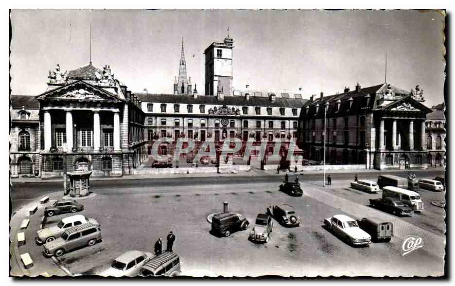 CPSM Dijon Hotel de ville Ancien palais des Ducs de Bourgogne 