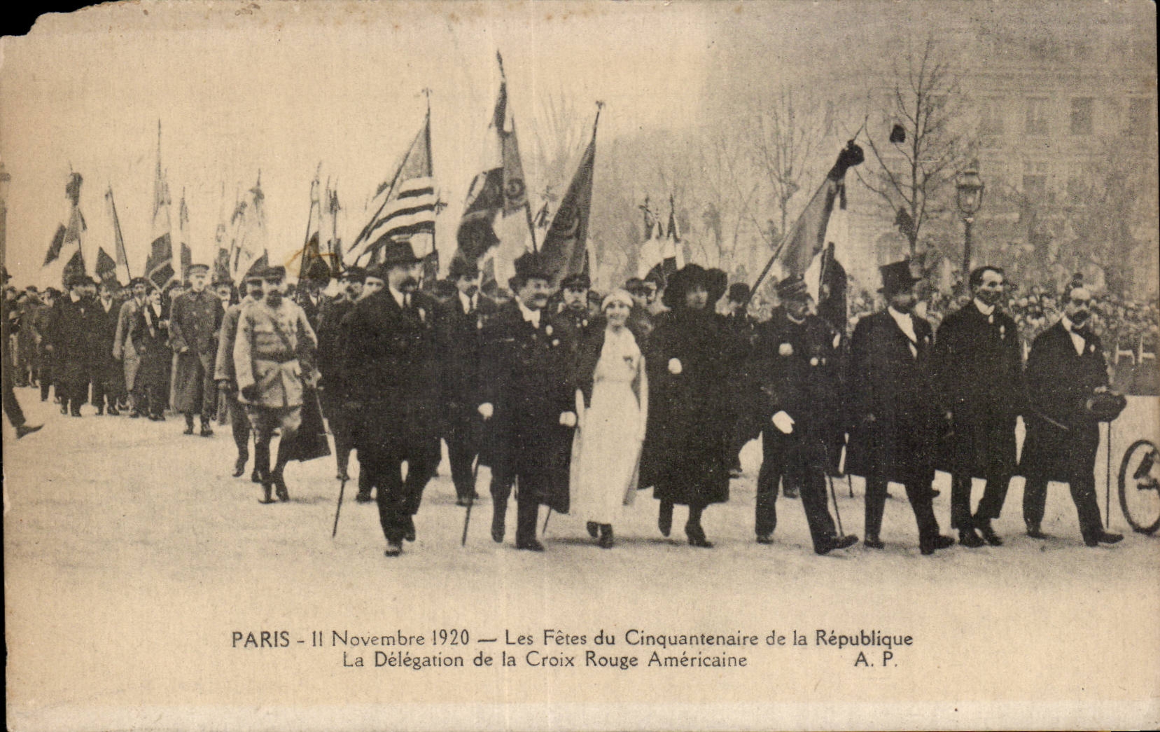 CPA Militaria Paris 11novembre 1920 Les fetes du cinquantenaire de la Republique La delegation de la croix rouge America