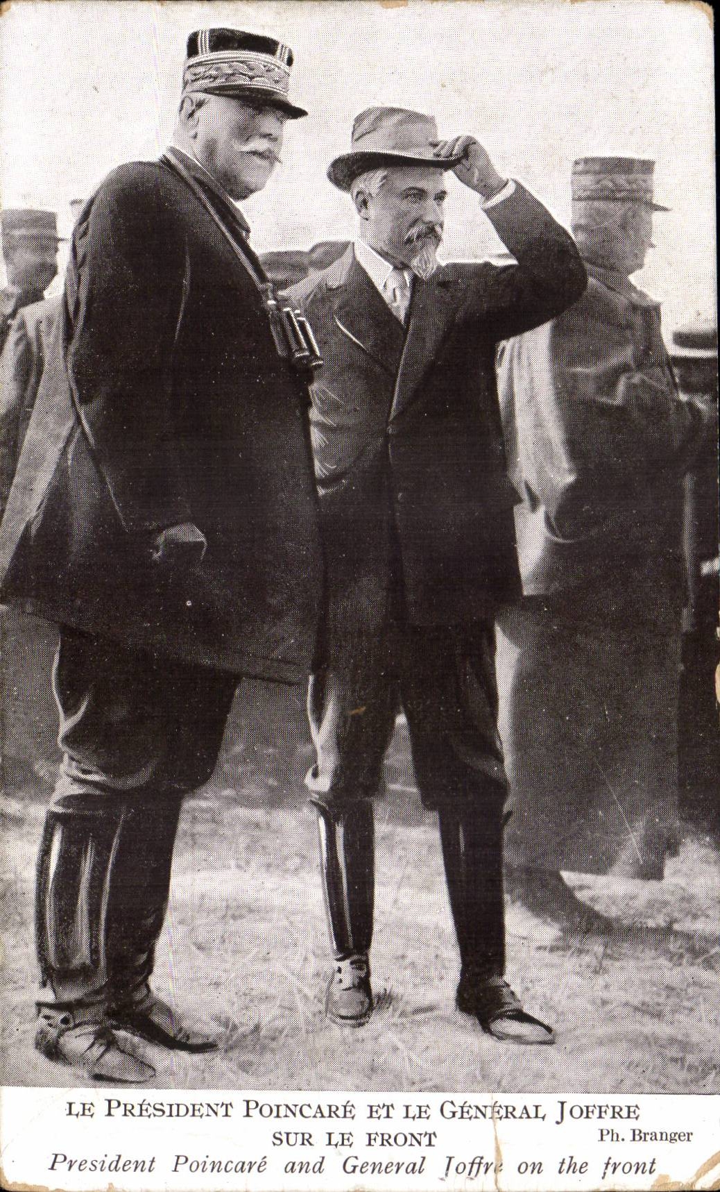CPA Militaria La grande guerre 1914 Le President Poincareet le general Joffre sur le front 