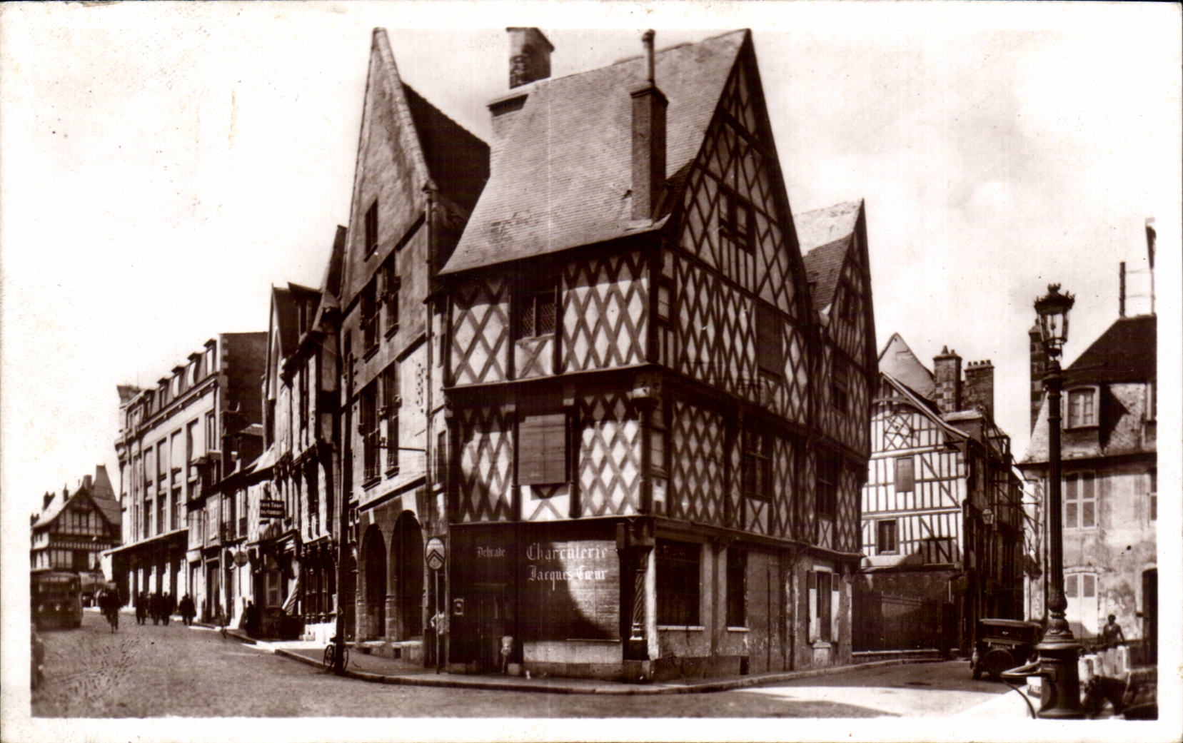 Bourges — Ecke der Straßen Pellevoisin und Cambournac — Alte Holzhäuser (15. Jahrhundert) — Verleger E. Maquare