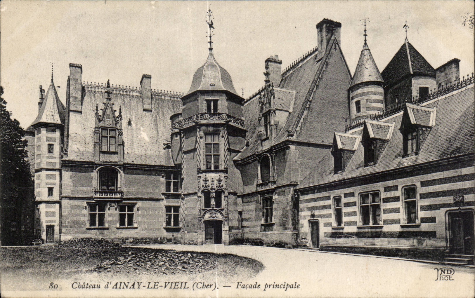 Château d'Ainay-le-Vieil — Façade principale — ND Hot. n°80