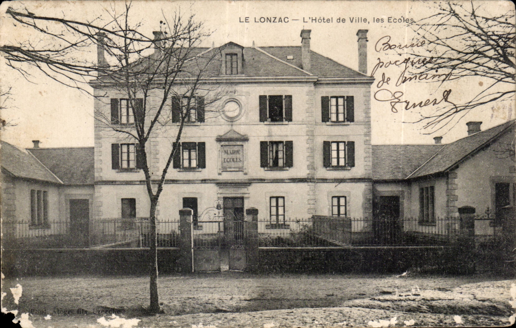 CPA Le Lonzac Hotel de ville Les Ecoles