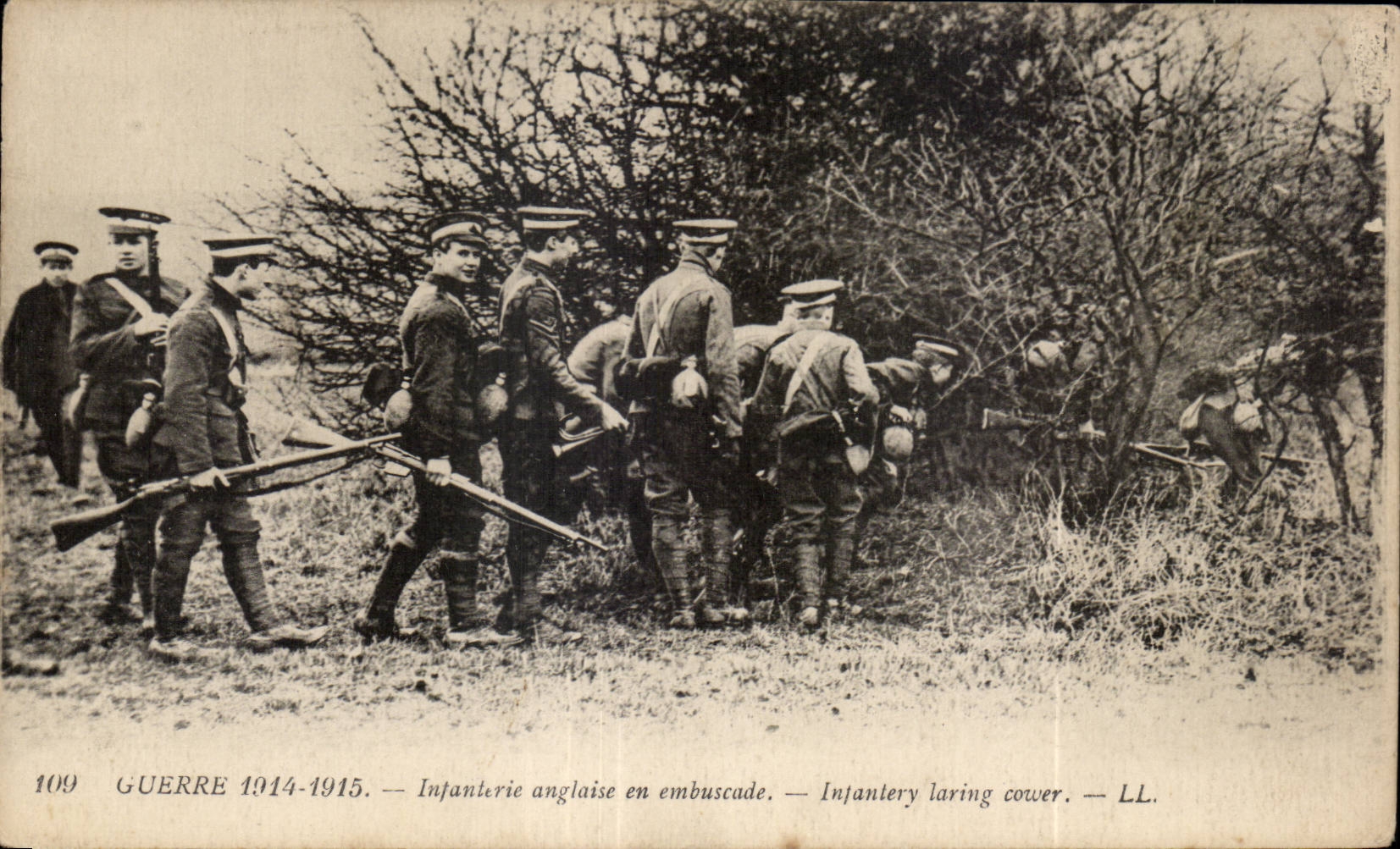 CPA Militaria Guerre de 1914 Infanterie belge en embuscade
