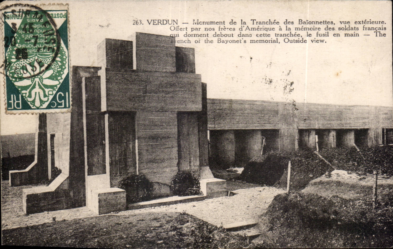 CPA Militaria Verdun Monument de la tranchee des baionnettes 