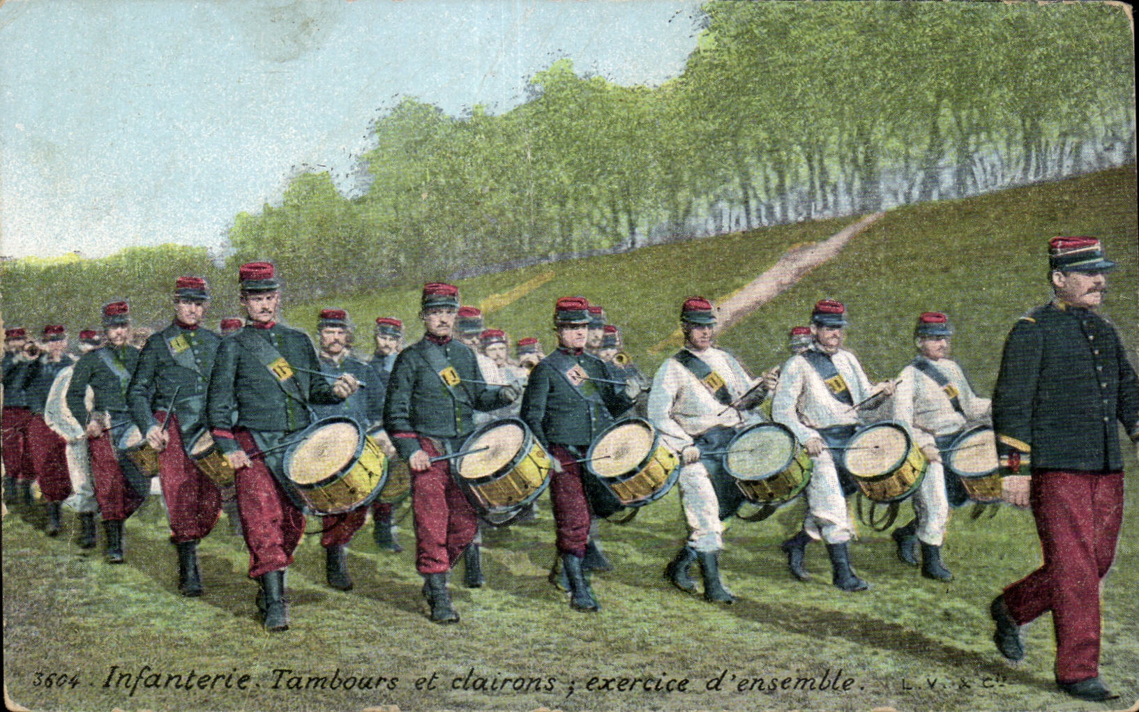 CPA Militaria Infanterie Tambours et clairons exercice d ensemble 