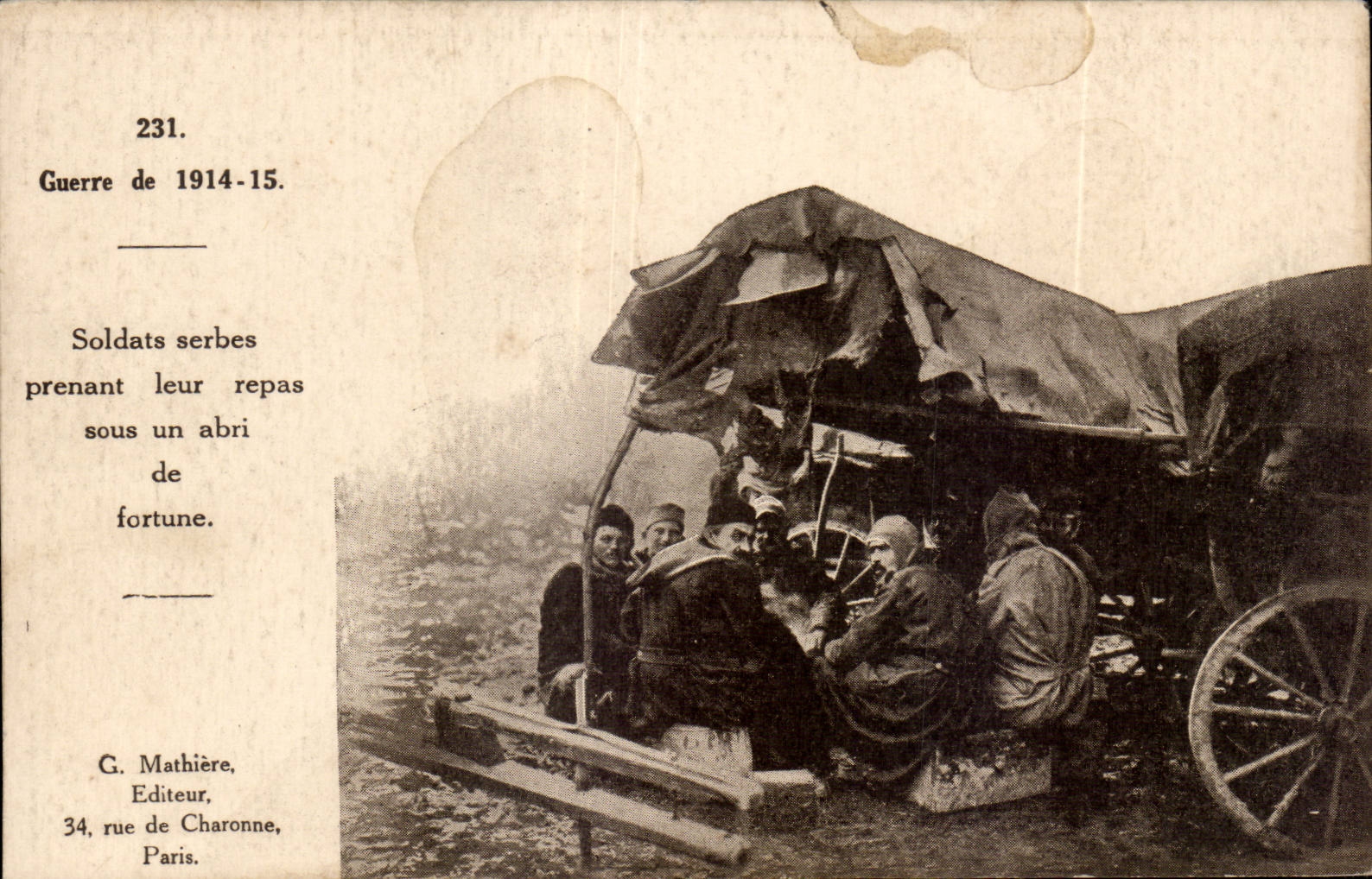 CPA Militaria La grande guerre 1914 Soldats serbes prenant leur repas sous un abri de fortune 